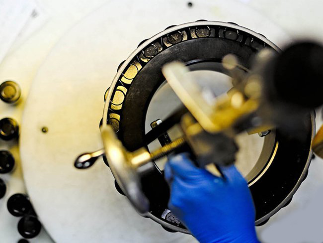 What are the precautions for regular maintenance of bearings
